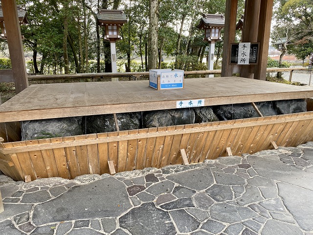 橿原神宮　手水鉢