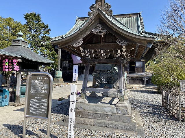 成田山新勝寺(釈迦堂)　吊り灯籠　