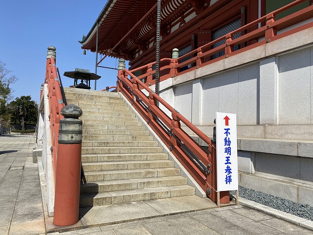 成田山新勝寺(平和大塔)　平和大塔階段