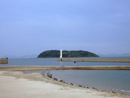 恵比寿海水浴場と梶島
