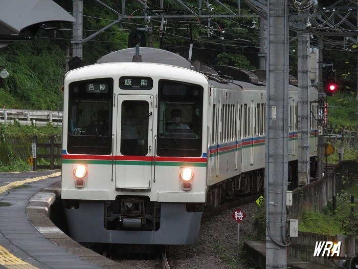 西武池袋線吾野駅に到着する4000系