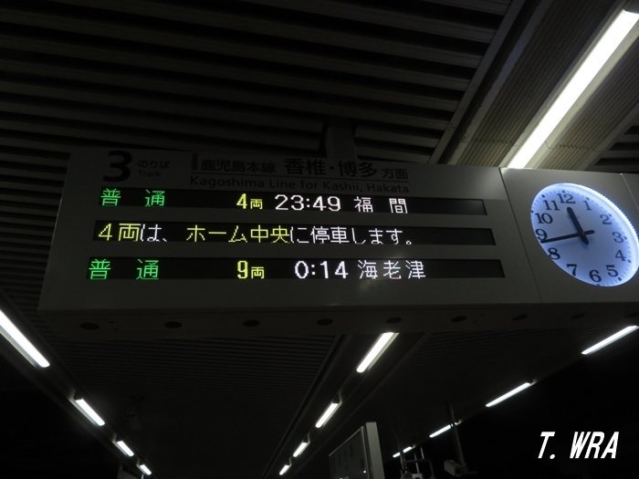 折尾駅ホームの電光表示器