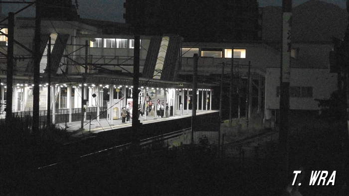 始発前のJR東郷駅