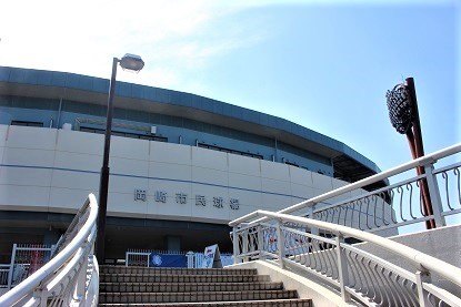 岡崎市民球場と青空