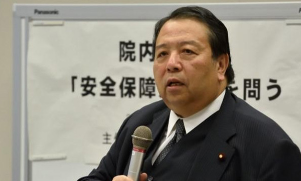 平和安全法制に反対する集会で演説する村上誠一郎